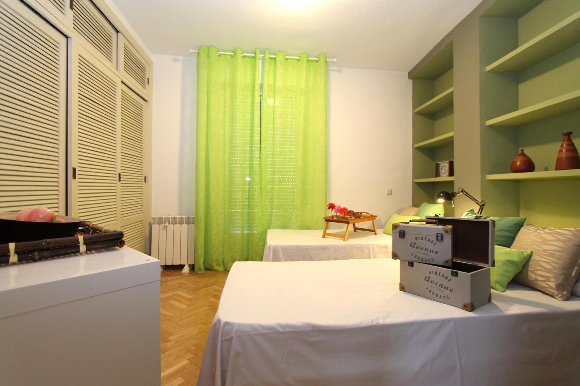 Apartamentos Goyescas Deco Madrid Room photo